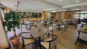 Cross Creek Inn & Suites