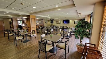 Cross Creek Inn & Suites