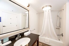 Hampton Inn & Suites Raleigh Cary Lenovo Center