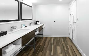 Hampton Inn & Suites Raleigh Cary Lenovo Center