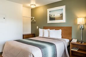 HomeTowne Studios by Red Roof Salem, OR