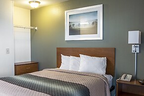 HomeTowne Studios by Red Roof Salem, OR