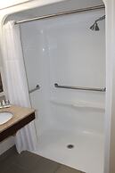 Quality Inn & Suites NJ State Capital Area