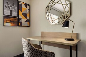 La Quinta Inn & Suites by Wyndham Austin Southwest