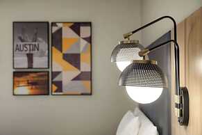 La Quinta Inn & Suites by Wyndham Austin Southwest