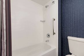 La Quinta Inn & Suites by Wyndham Austin Southwest