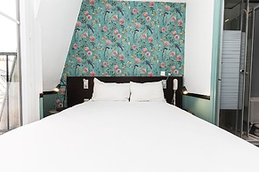 Vintage Paris Gare du Nord by Hiphophostels