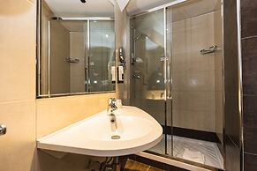 Vintage Paris Gare du Nord by Hiphophostels