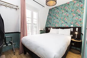 Vintage Paris Gare du Nord by Hiphophostels