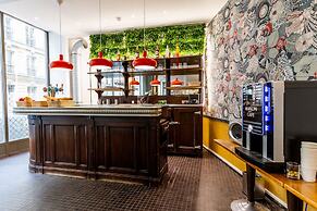 Vintage Paris Gare du Nord by Hiphophostels