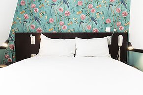 Vintage Paris Gare du Nord by Hiphophostels