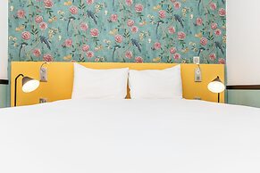 Vintage Paris Gare du Nord by Hiphophostels