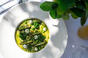 The Ritz-Carlton, Dubai