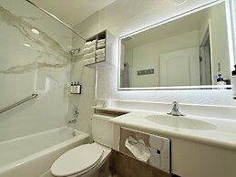 Anaheim Islander Inn and Suites