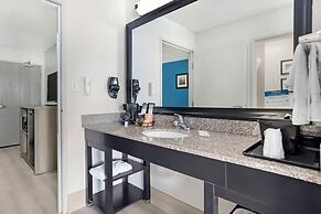 Comfort Inn & Suites Crystal Inn Sportsplex