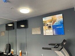 Comfort Inn & Suites Crystal Inn Sportsplex