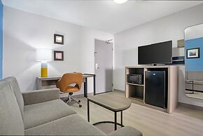 Comfort Inn & Suites Crystal Inn Sportsplex