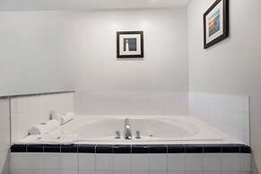 Comfort Inn & Suites Crystal Inn Sportsplex