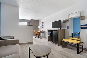 Comfort Inn & Suites Crystal Inn Sportsplex