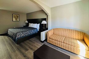 Econo Lodge Inn & Suites