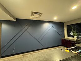 Econo Lodge Inn & Suites