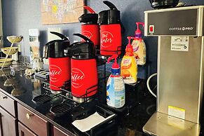 Econo Lodge Inn & Suites