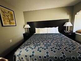 Econo Lodge Inn & Suites