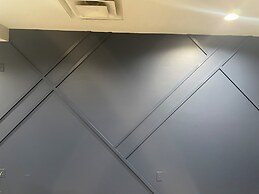 Econo Lodge Inn & Suites