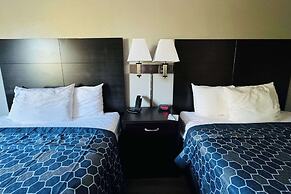 Econo Lodge Inn & Suites