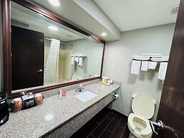 Econo Lodge Inn & Suites