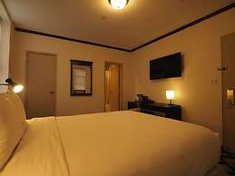 Night Hotel Broadway