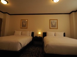Night Hotel Broadway