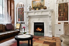 Night Hotel Broadway