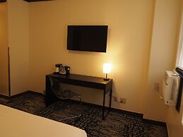 Night Hotel Broadway