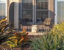 Cottage Inn By The Sea