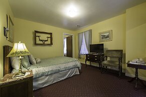 Historic Cary House Hotel