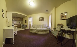 Historic Cary House Hotel