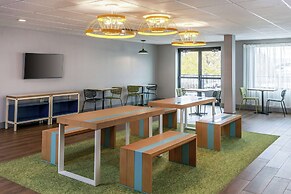 Spark by Hilton Denver International Airport