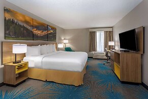 Days Inn & Suites by Wyndham Denver International Airport