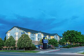 Days Inn & Suites by Wyndham Denver International Airport