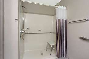 La Quinta Inn & Suites by Wyndham Peru Starved Rock St Park