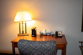 Hotel Topeka at City Center