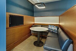 Courtyard Lexington South/Hamburg Place