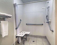 Columbia Inn & Suites