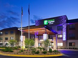Holiday Inn Express & Suites Omaha - 120th and Maple, an IHG Hotel