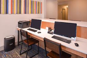 Holiday Inn Express & Suites Omaha - 120th and Maple by IHG