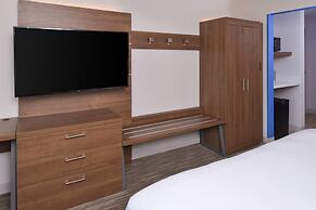 Holiday Inn Express & Suites Omaha - 120th and Maple by IHG