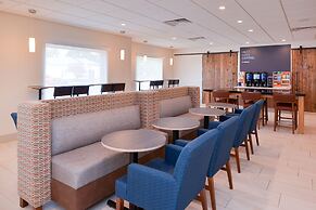 Holiday Inn Express & Suites Omaha - 120th and Maple by IHG
