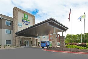 Holiday Inn Express & Suites Omaha - 120th and Maple by IHG