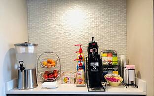 La Quinta Inn & Suites by Wyndham Las Vegas Nellis